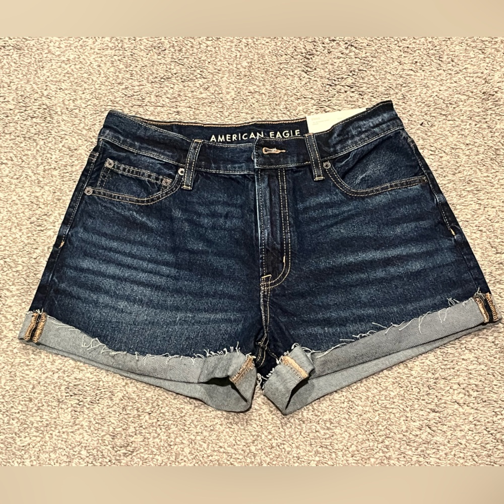 AE  90’s Boyfriend Jean Shorts with Frayed Hem-Size 6